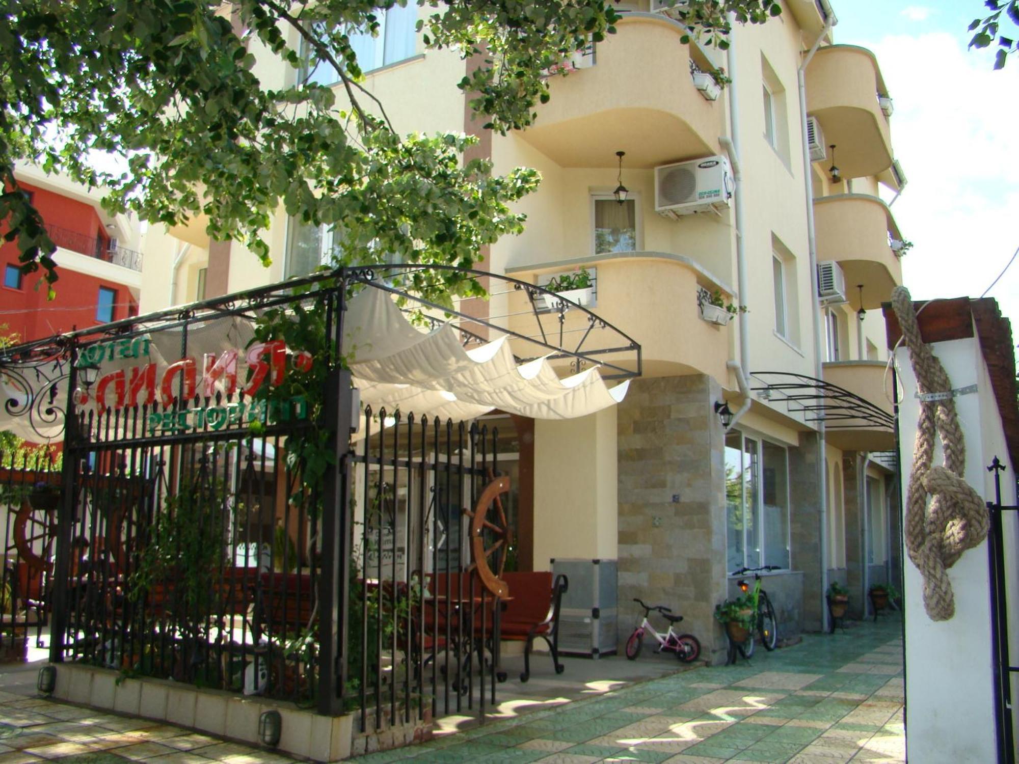 Lilia 2 Family Hotel Primorsko Exteriör bild