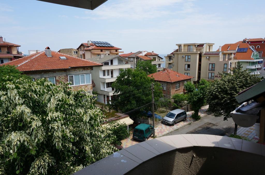 Lilia 2 Family Hotel Primorsko Exteriör bild